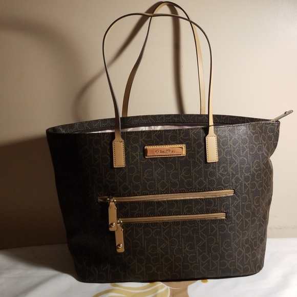 Calvin Klein Handbags - Brand new Calvin Klein hobo 11x14 inches